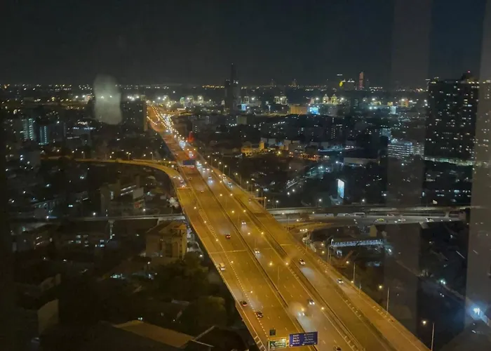 Octopus On Highrise, Skytrain, Fast Wifi And Ac