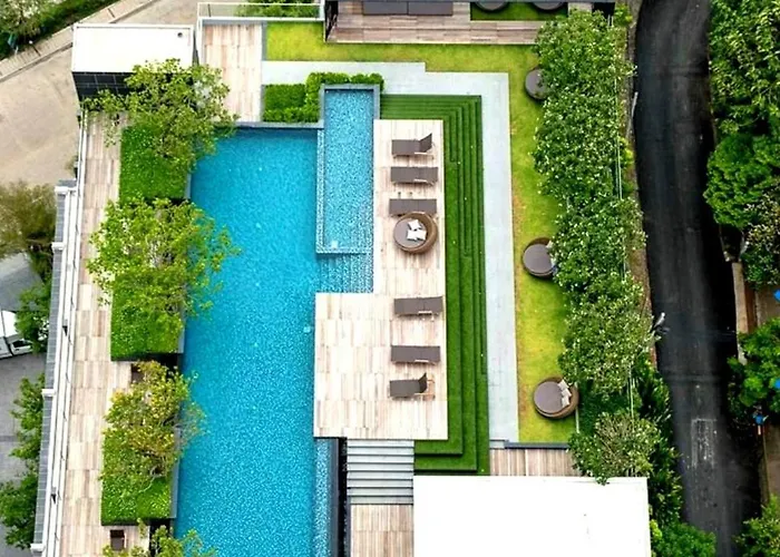 Octopus On Highrise, Skytrain, Fast Wifi And Ac Holiday home Bangkok