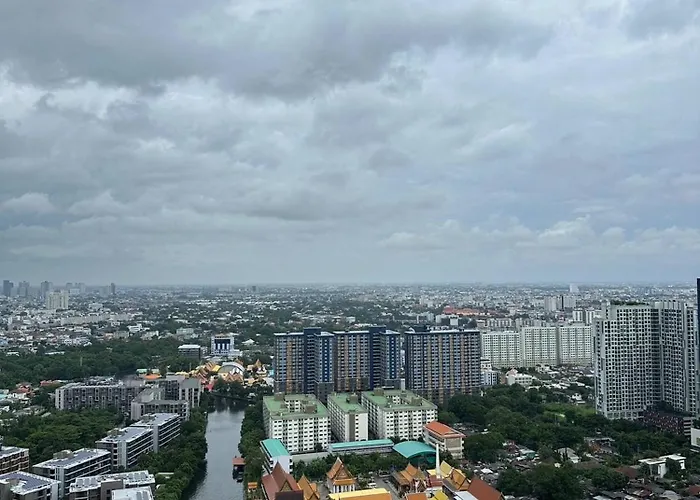 Octopus On Highrise, Skytrain, Fast Wifi And Ac Holiday home