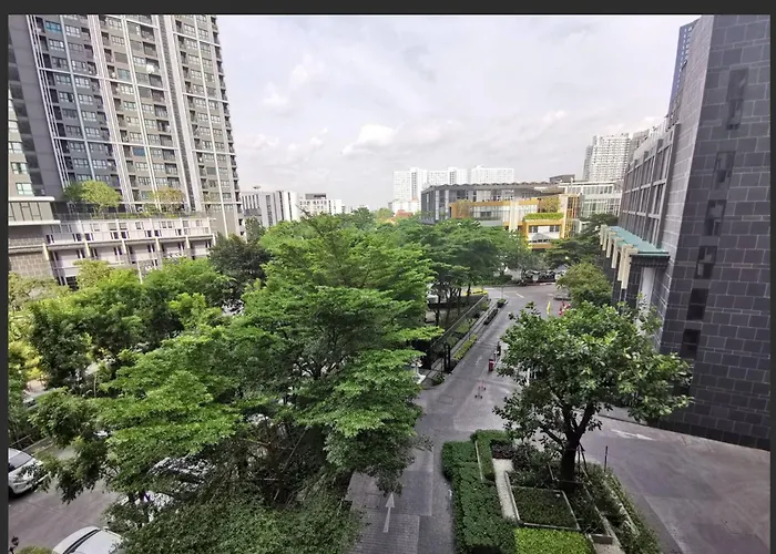 Octopus On Highrise, Skytrain, Fast Wifi And Ac Bangkok